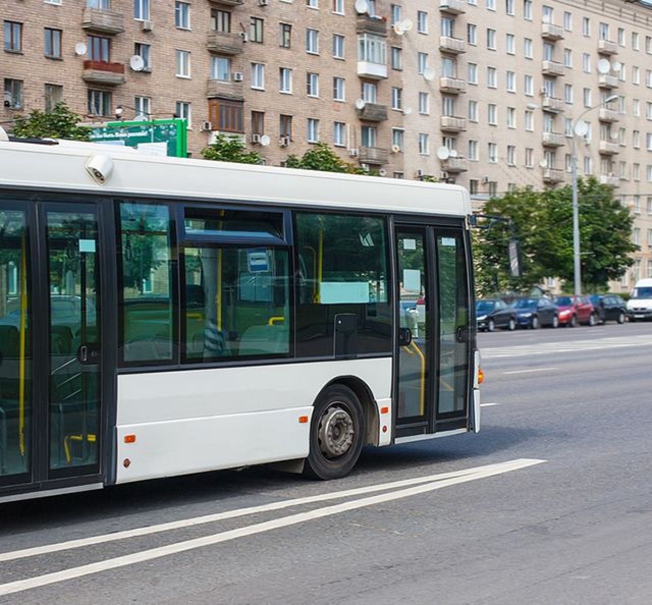 autobus-oaiqu92bjjbdyuychs7hbhird5zuqkv2ai5m1krii0